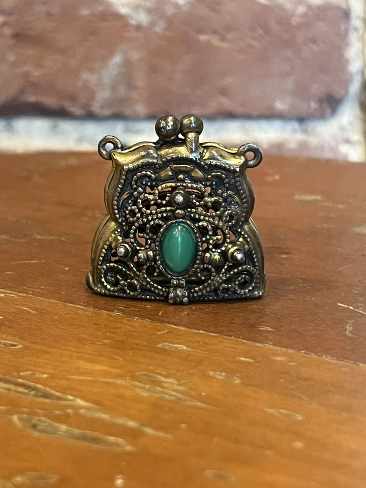 Antiguo Monedero Vintage Victoriano Miniatura Cambio Monedero Tono Latón, Dije Aldi (?) Foto 3 de 4