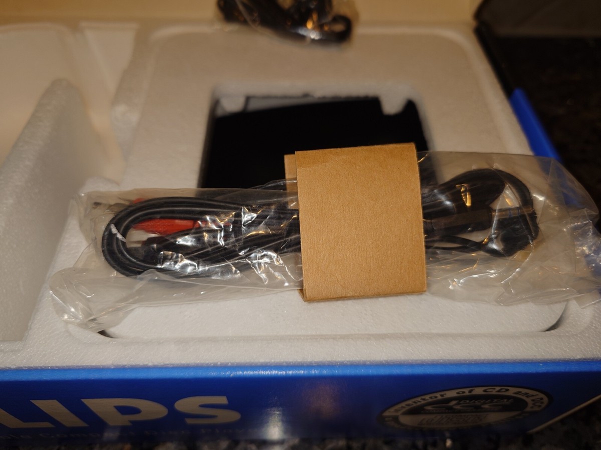 VERY RARE NIB AUDIOPHILE DUAL DAC Vintage Philips AZ-6821 Portable