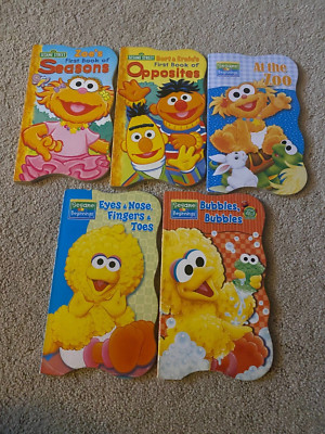 3 SESAME BEGINNINGS BOOKS & 2 SEASME STREET BOOKS AT THE ZOO BUBBLES BUBBLES