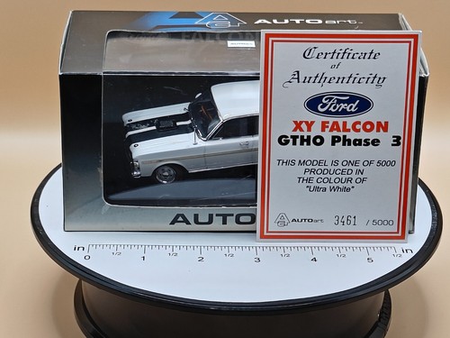 1/43 scale diecast Ford Falcon XY GTHO Ultra White with certificate AutoArt - Picture 7 of 7