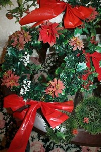 MCM Christmas Flowers, Holiday Wreaths, Cane, Poinsettia & Garland Lot!