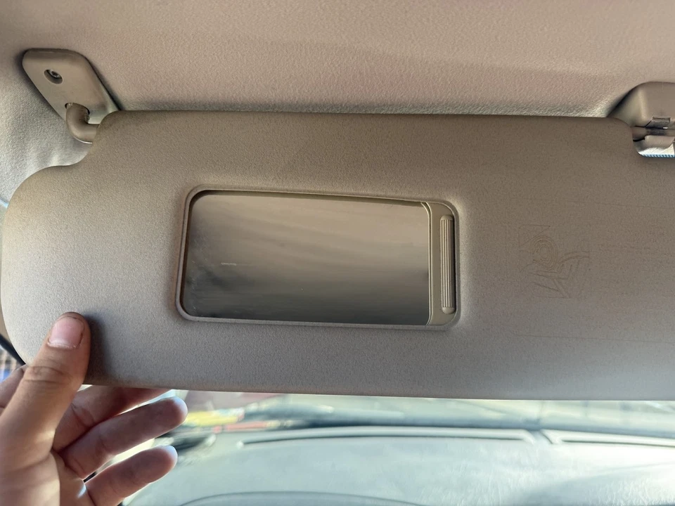 Holden Commodore VX 2001 VT Left Sun Visor - image 2 of 4