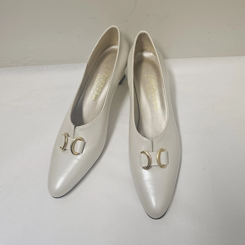 VTG California Magdesians 2" Heel Pumps Beige w/ Gold Trim sz 9 N mint -USA made - Image 3 of 4