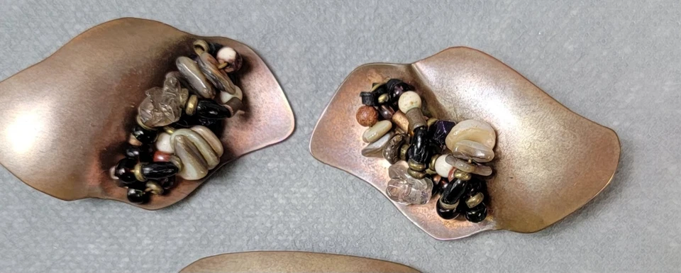 Juego de broches y pendientes de cobre y piedra firmados por artista RESUMEN Foto 3 de 4