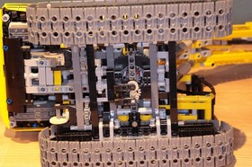 LEGO TECHNIC Motorized Crawler Excavator 8043 with Infrared Remote Control *** 2010