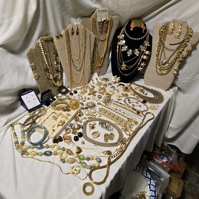 Vtg Lot 140 Pc Trifari Brooch Napier Necklaces Monet Signed Unsign GOLD TONE 