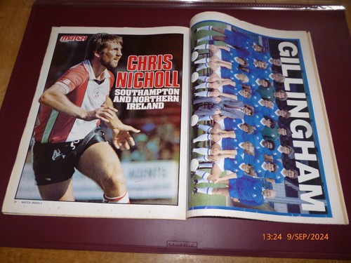 MATCH WEEKLY FOOTBALL OCT 2 1982 WOLVES, ARNOLD MUHREN - MAN UTD, DAVE WATSON - Picture 4 of 5