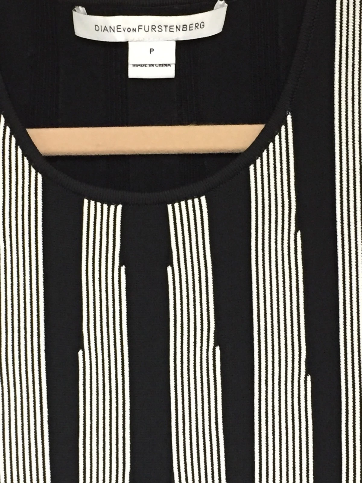 Abito multicolore Diane Von Furstenberg Celine aderente e svasato taglia P $475