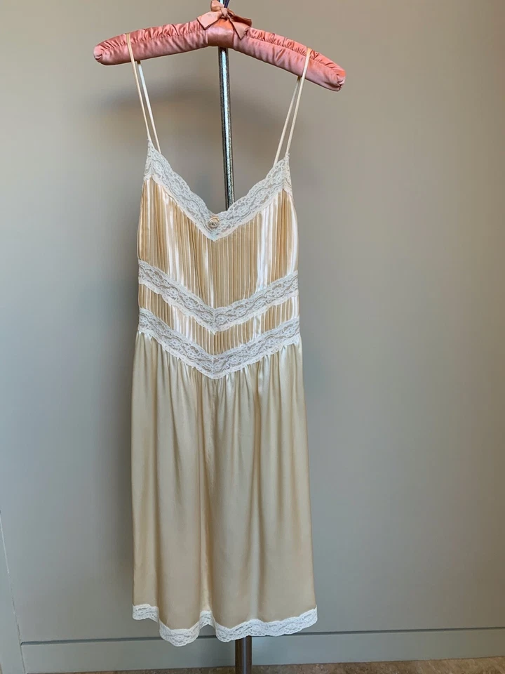 JUEGO DE 2 PIEZAS de vestido y bata vintage Peignoir crema 100 % seda encaje de Regina Foto 4 de 4