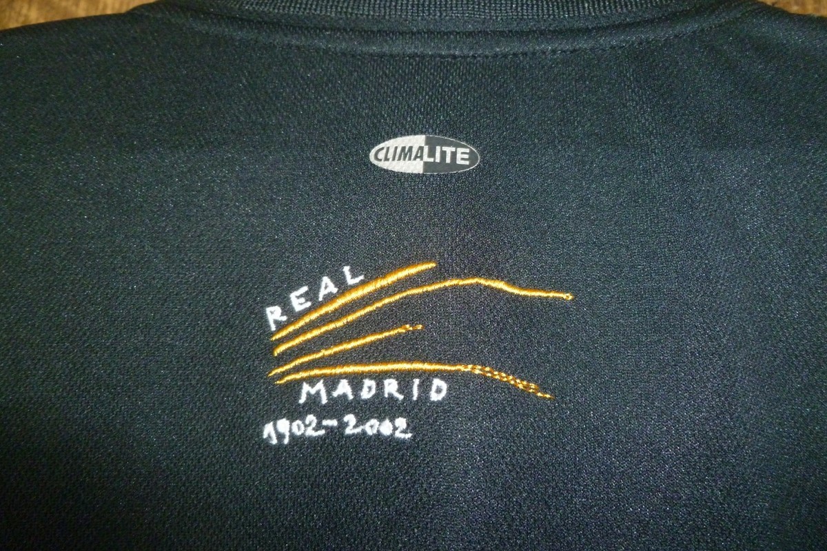 Real Madrid 記念Tシャツ 1902-2002 黒　グティ14番 Camiseta Hombre Escudo 1902 Negra Real Madrid - Official
