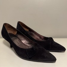 Salvatore Ferragamo Black Suede Pointy Toe Heel Women s Size 7.5 Bow Vintage