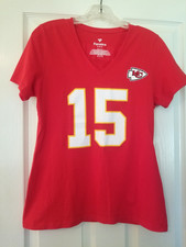 NWOT Women's M Kansas City Chiefs Fanatics V Shirt Patrick Mahomes #15 NFL Red
