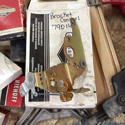 #ad Briggs and Stratton 790143 Control Bracket 1H $31.90