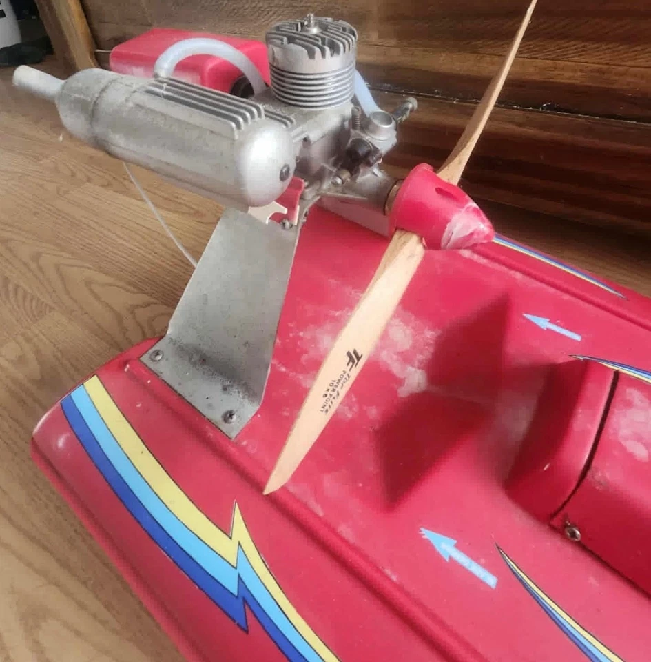 Flitecraft NITRO Air Force RC Boat RED with Power station**FREE SHIPPING** - Image 2 of 4