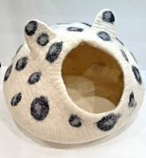 Woolygon Cat Cave Bed Felted handcrafted Merino wool Dotted polda dots black