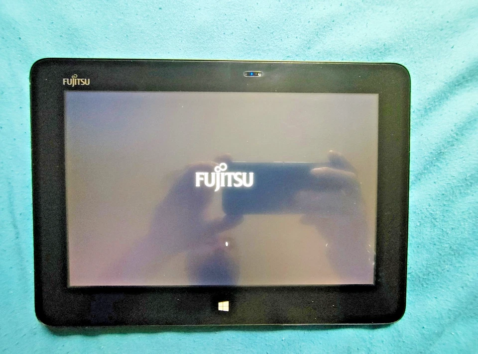 Fujitsu Stylistic Q555 4G Tablet 10.1 64GB SSD 4GB Ram Windows 11 & Office 365 - Image 3 of 4