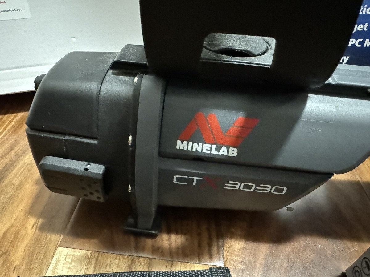 Minelab CTX 3030 Waterproof Metal Detector Special with 17