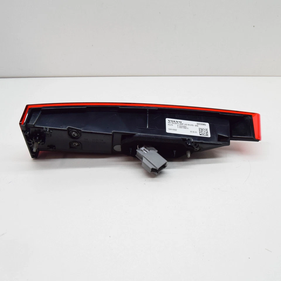 VOLVO V60 MK2 Rear Inner Right Side Tailgate Taillight 32228905 NEW GENUINE - Image 3 of 4