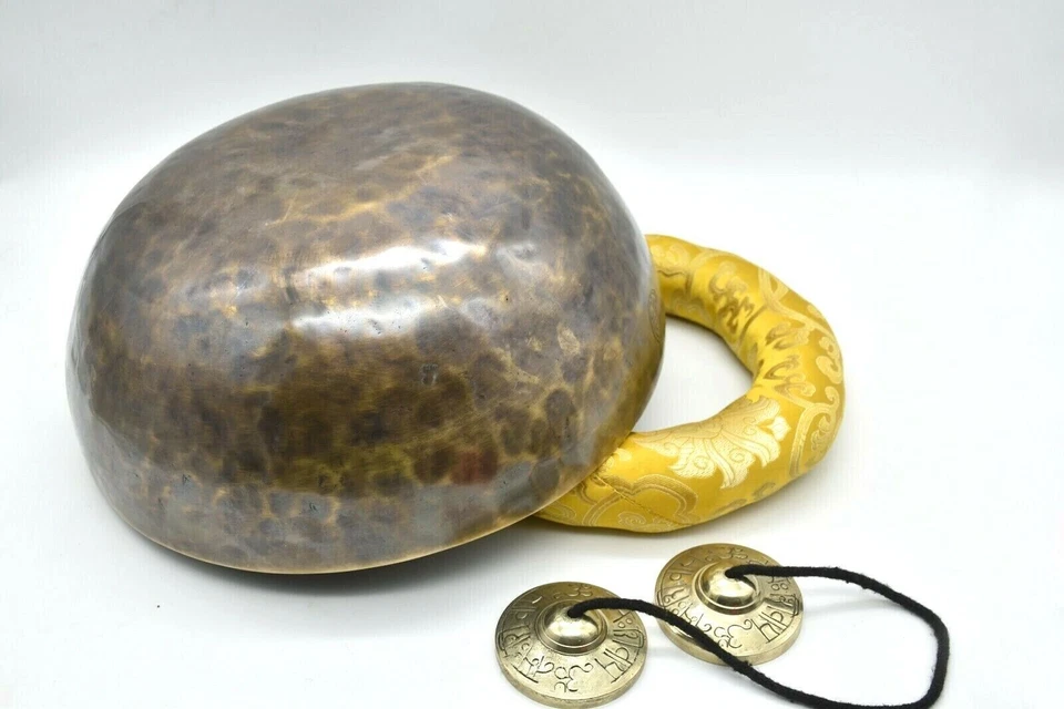 Auténtico cuenco para cantar luna llena — 13" (33 cm) cuenco tibetano hecho a mano para curación Foto 4 de 4