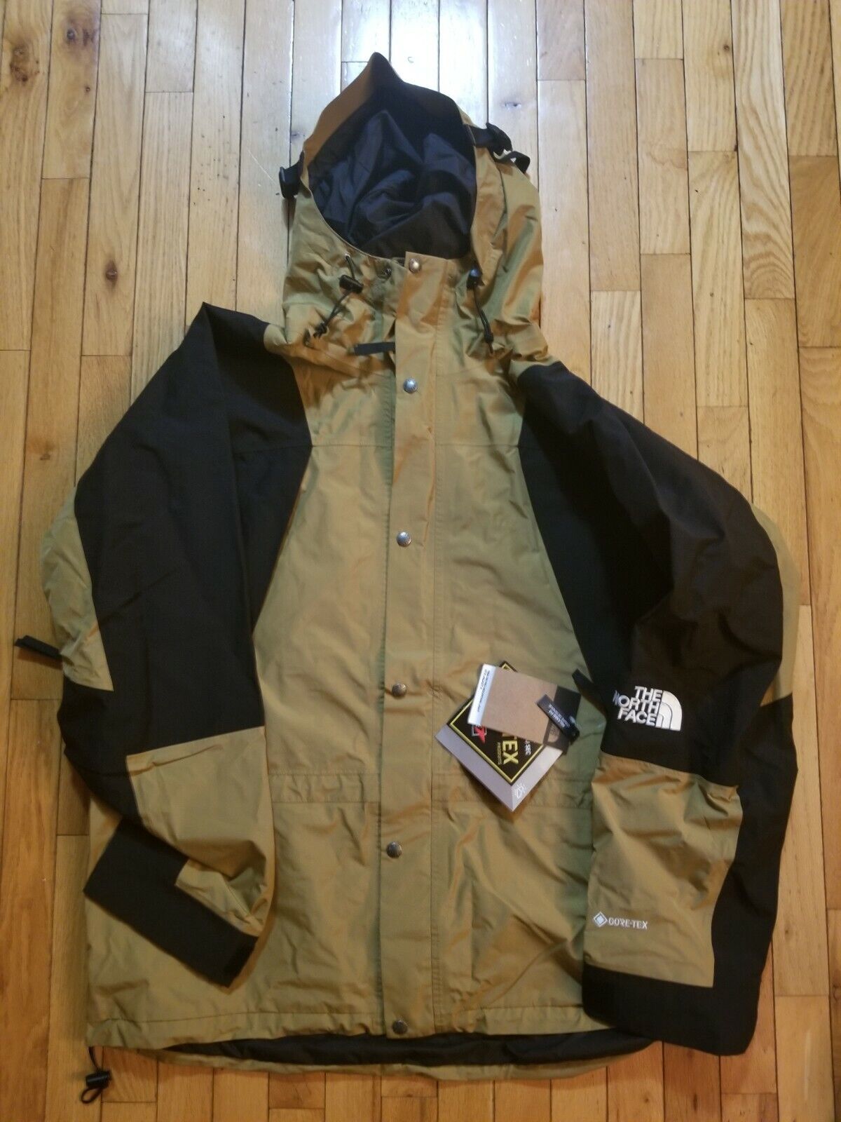 The North Face Men's 94 Gore-Tex Mountain Light Jacket British Khaki size.  XL