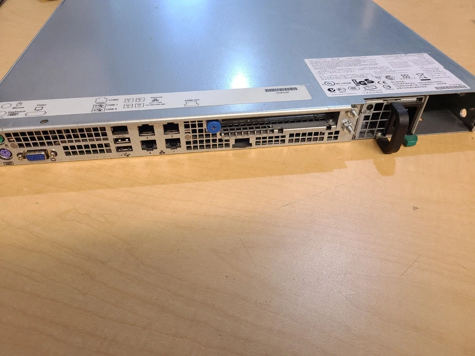 Servidor Intel/Kontron NSW1U Xeon 5130 @2 GHz, 2 GB RAM, 74 GB WDC HD, DVDRW Foto 2 de 4