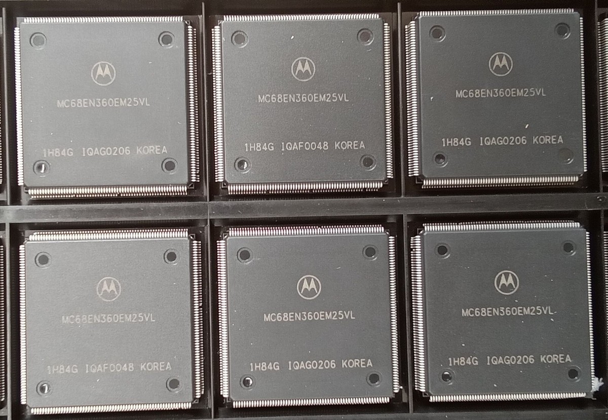 3X MC68EN360EM25 MOTOROLA CPU 25MHZ 3V3 SMD / SMT QFP-240 GEM