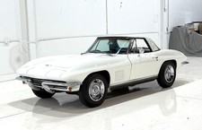 1967 White Chevrolet Corvette   | C2 Corvette Photo 1