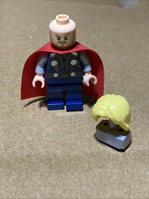 LEGO 6868 Marvel Super superheroes 2012  THOR ONLY (regular Cape, Not Cloth)