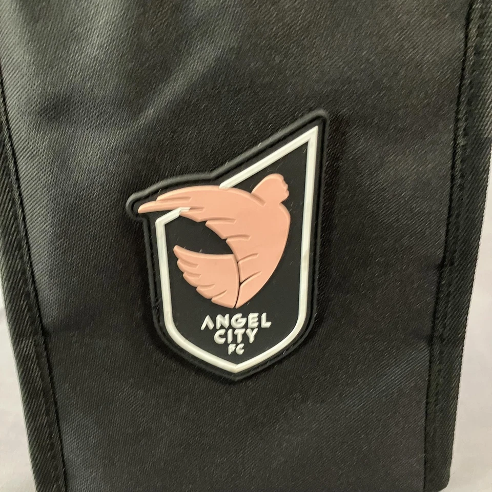 Angel City FC Bolsa de Almuerzo Refrigerador Negro Rosa ACFC Boleto de Temporada Miembro Fútbol NWSL Foto 2 de 4