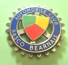 AUTOMOBILE  CLUB  BASCO BEARNAIS  / badge de calandre émaillé