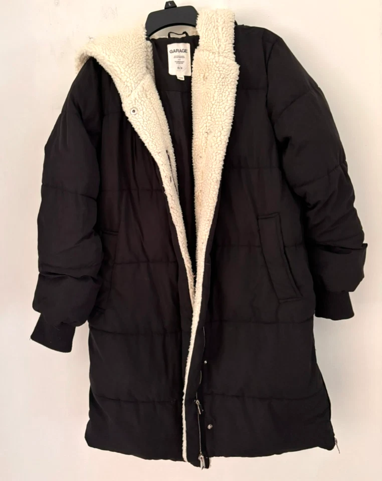 Abrigo largo acolchado con capucha forrado Sherpa negro para mujer Garage M chaqueta de invierno cálido Foto 2 de 4