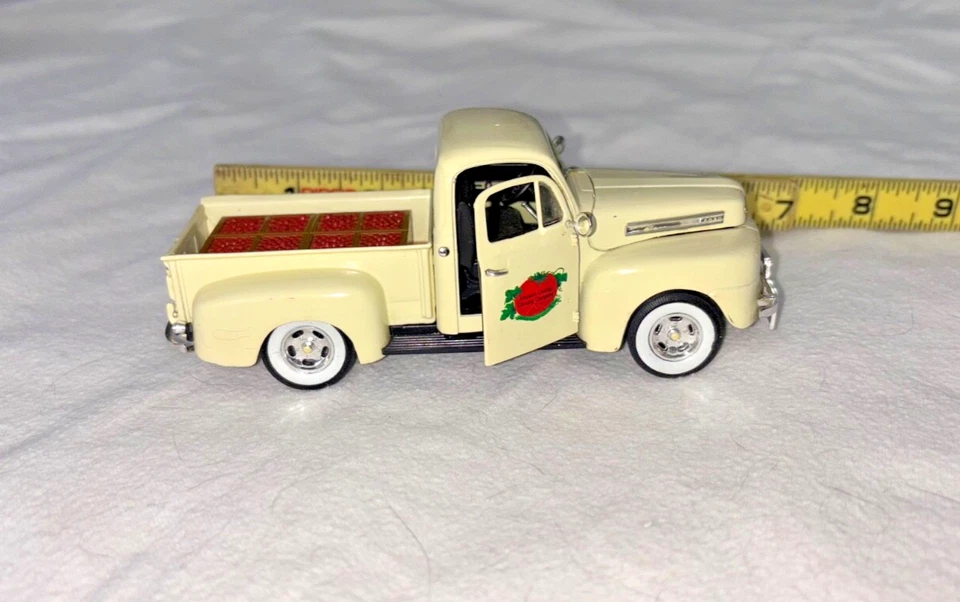 Ford F-1 1949 blanco 1:32 diecast Madison County Canning Co. Foto 2 de 4