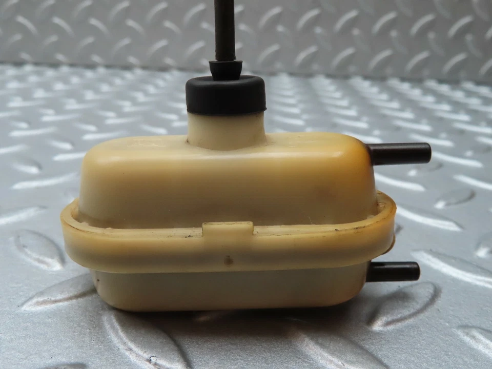 Actuador de cerradura de puerta de relleno de combustible ♂ 4199♂ Mercedes-Benz V123 240D larga distancia entre ejes Foto 2 de 4