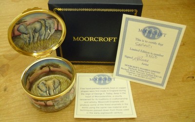Boxed Ltd Ed Moorcroft Emaille ''Safari'' Box - Sandra Dance - 2 1/4'' (5,5 cm)