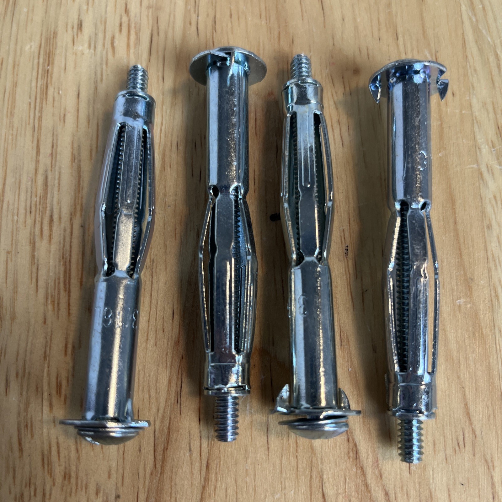 Hollow Drywall Wall Anchors Grip Fast Metal Heavy Duty With Screws 4pc Set