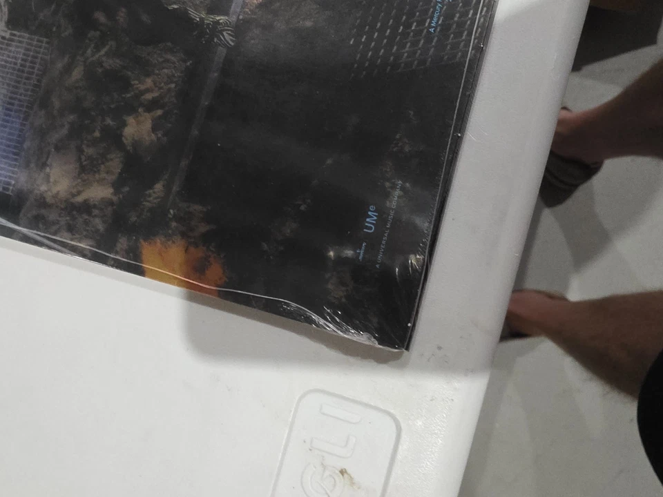 Kiss Animalize 40th Anniversary Blackice/white Vinyl  Sealed Medium Tee - Image 2 of 4