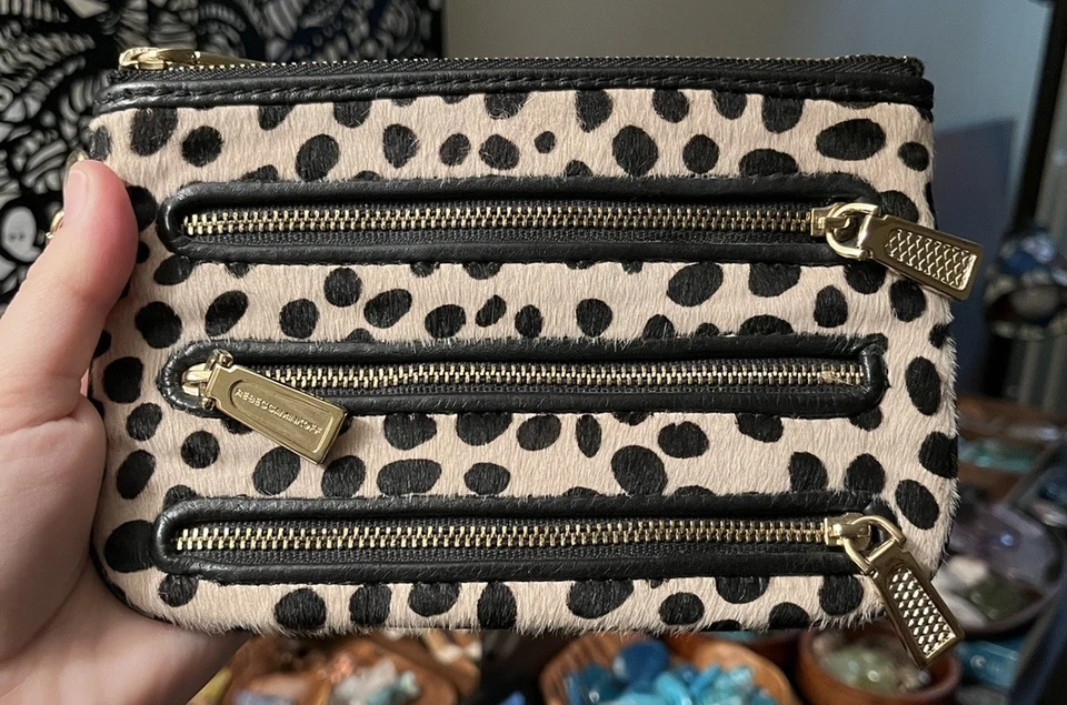 Rebecca Minkoff Leopard Cowhide 3 zip Wristlet RARE — 第 3/4 张图片