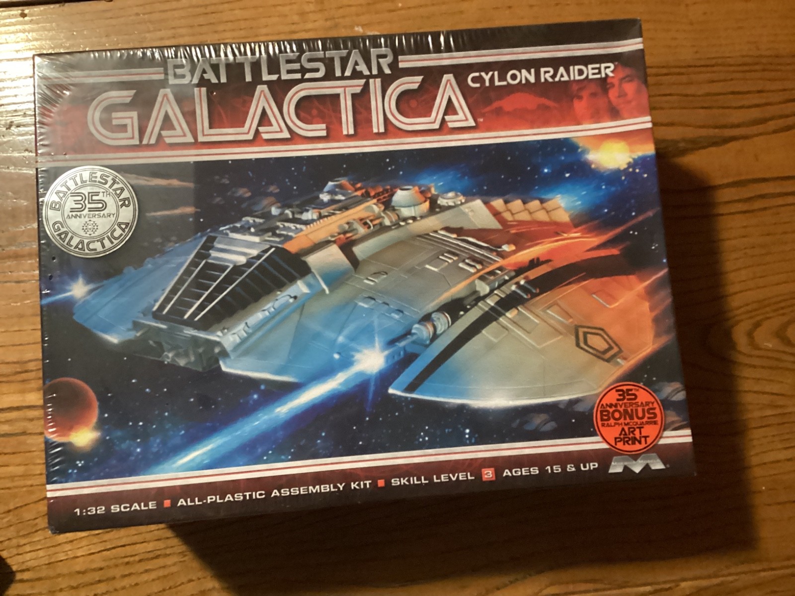 Moebius Model Kit Battlestar Galactica Cylon Raider 1/32 941 with cockpit figure