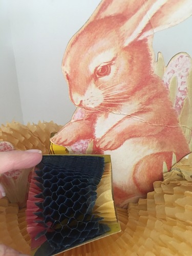 Vintage Beistle Easter Honeycomb Centerpiece Bunny Eggs Nest Basket Fair Cond. - Picture 3 of 7