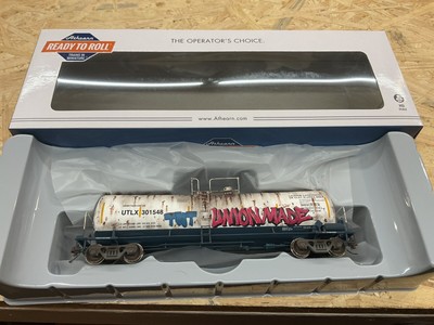 ATHEARN HO SCALE 20K GALLON TANK CAR CLAY TANKER UNION WEATHERED AMAZING!