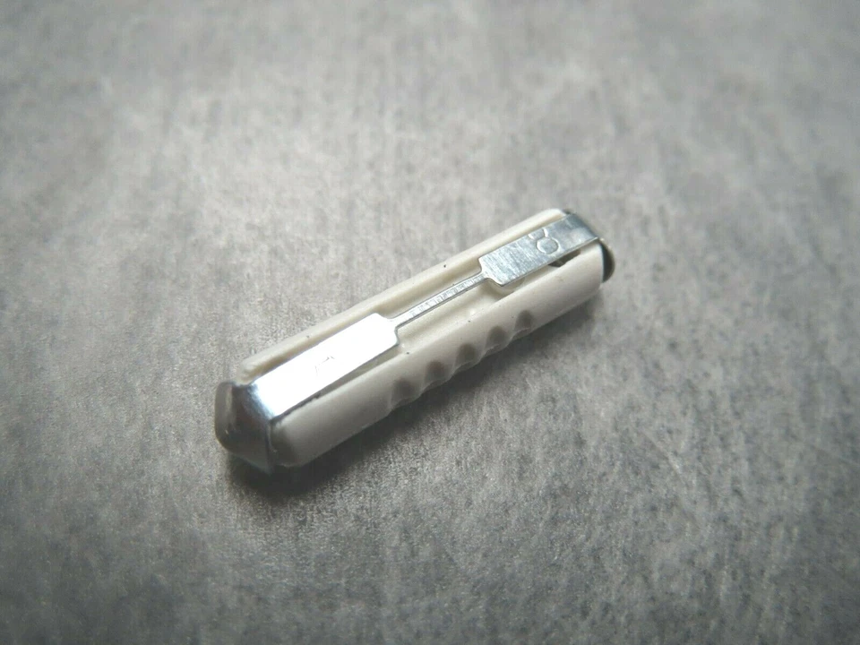 Blanco 8A Fusible Audi VW Mercedes Porsche Hecho en Alemania Paquete de 12 - ¡Envío rápido! Foto 2 de 3