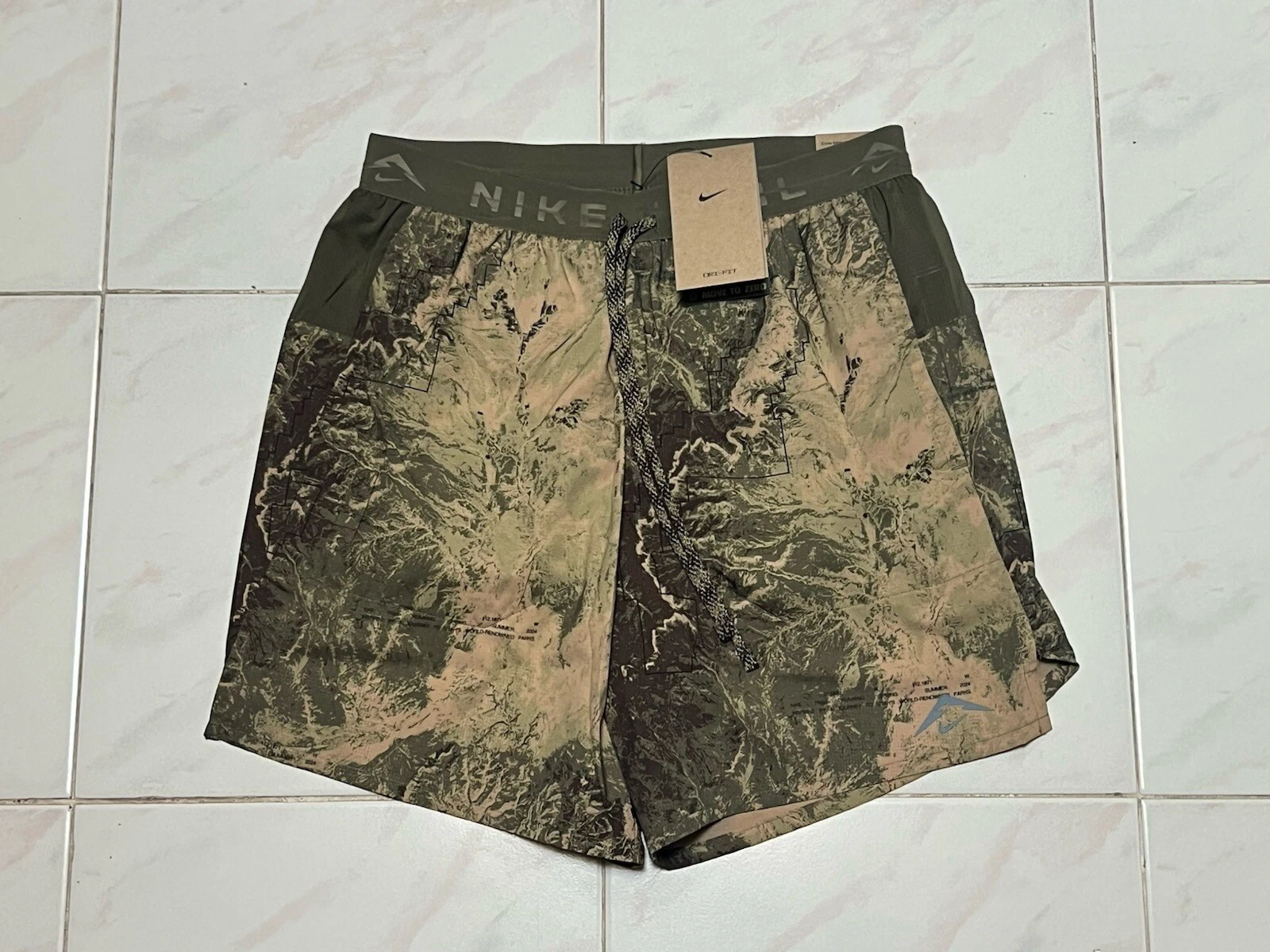 Nike Dri-FIT Trail Stride 7" Brief Lined Running Shorts Mens Small FN3314-222
Opens in a new window
