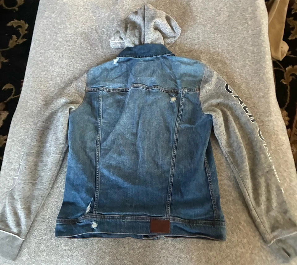 Hollister Epic Flex Large Jean Jacket Distressed Denim Gray Hoodie Sleeve Print - Image 4 of 4