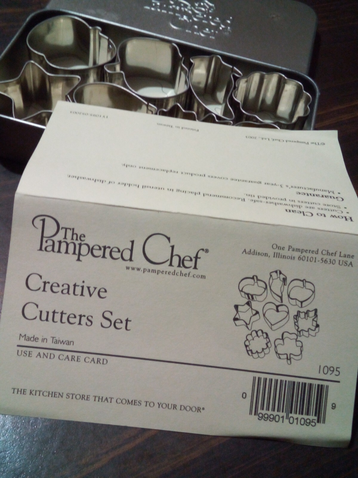 Pampered Chef 1095 Creative Cutters Set w/Tin Mini Cookie Fruit Cheese
