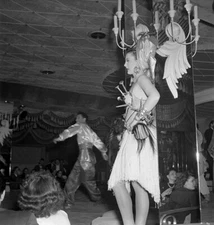 Vintage UNIDENTIFIED Original SHOW GIRL B&W 120 Film Negative