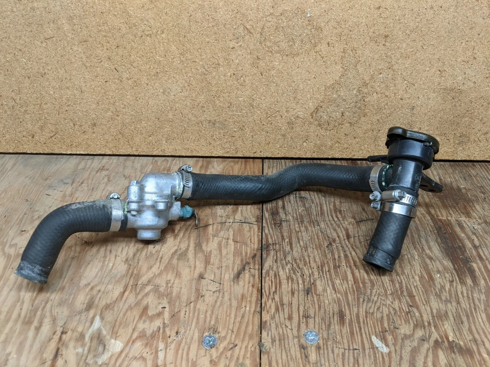 Kawasaki Ninja 250R EX250F 2006 OEM termostato carcasa tapa mangueras Foto 2 de 4