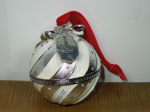 2018 PANDORA CHRISTMAS ORNAMENT BALL CHARM HOLDER *NO CHARM, REMOVABLE DATE* - Picture 1 of 8