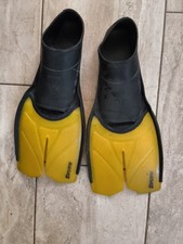 These are TYR Split Fins, designed for swim training, aquatic exercise, and