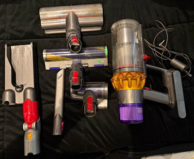 Dyson V15 Detect Stabstaubsauger kabellos beutellos mit Ladegerät & Zubehör