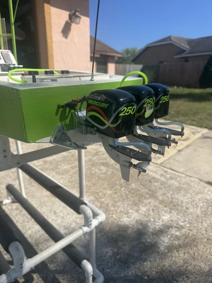 45英寸开放式渔夫三250舷外机 — 第 2/4 张图片